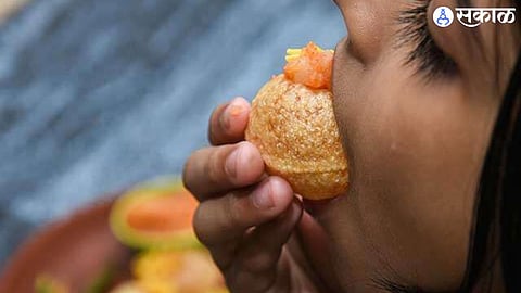 panipuri eating
