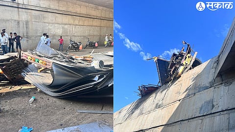 The container fell off the bridge
