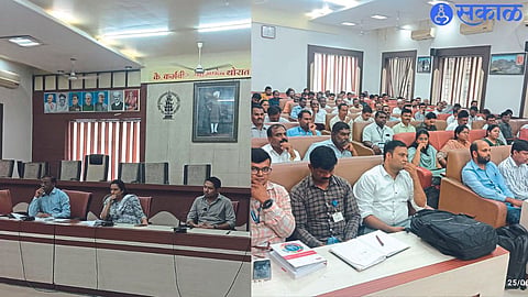 Chief Executive Officer Ashima Mittal, Deputy Chief Executive Officer Deepak Patil, Executive Engineer Sandeep Sonwane etc. Officers and employees present in the second photograph.