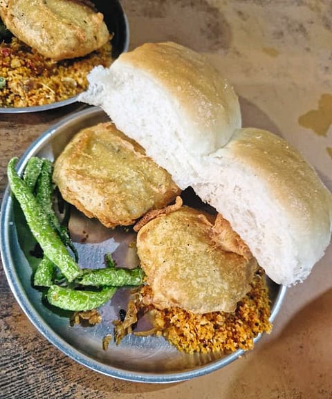 वडापावला बटाट्याच्या दरवाढीचा तडका