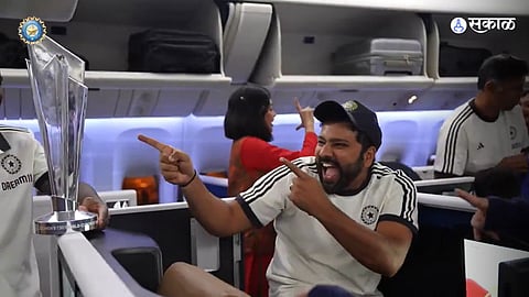 t20-world cup-trophy-inside-air-india-flight-rohit-sharma-virat-kohli-celebrate-video