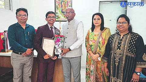 While welcoming Sandesh Jagtap, General Secretary of MVP Adv. Nitin Thackeray.