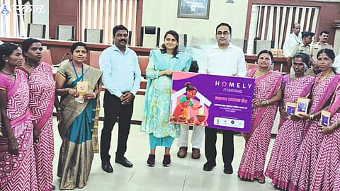 At the unveiling of the products produced by women's self-help groups in the Zilla Parishad, the Divisional Commissioner Dr. Praveen Gedam, CEO Ashima Mittal,