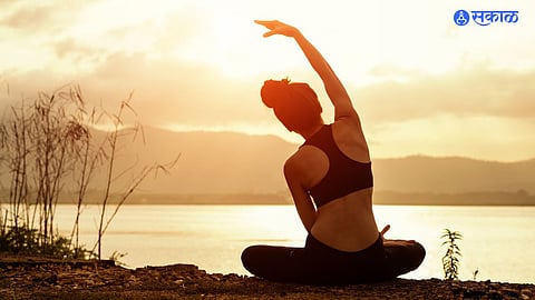 Yoga for Healthy Hair : शॅम्पू किंवा तेल नाही तर 'या' योगासनांनी वाढतील केस; केसांचं गळणं गायब...