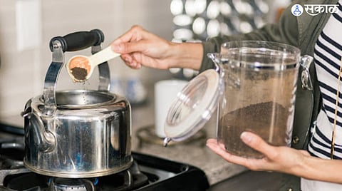 kitchen hacks Use tea powder to remove stickiness from dishes