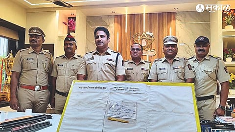 Superintendent of Police Dr. Maheshwar Reddy, Officers and Staff with seized stuff