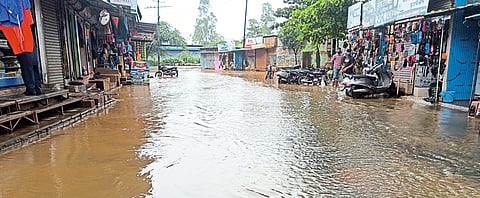 कोवाड - बाजारपेठेत पाणी