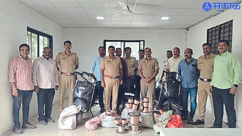 Police officers and personnel showing the items with the suspected accused in the Indian Bank robbery.