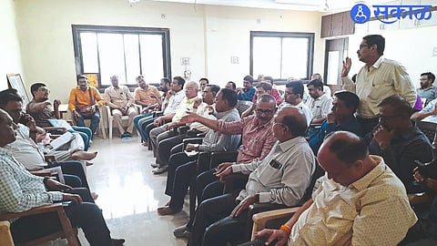 Officials and entrepreneurs present at the meeting regarding power supply in MIDC.