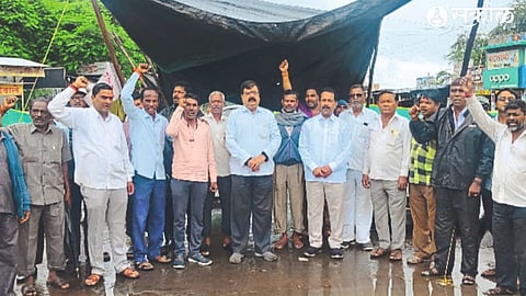 MPs Bhaskar Bhagre, Manoj Sharma, Santosh Rehre and others participating in the ongoing agitation at Chhatrapati Shivaji Maharaj Chowk, Saputara, Pimpalgaon and Nashik Trifuli in Wani.