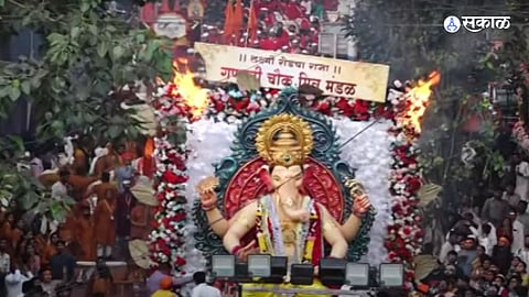 Ganesh Visarjan Pune: पुण्यात विसर्जन मिरवणुकीत मूर्तीच्या डेकोरेशनला आग; स्वयंसेवकांच्या सतर्कतेमुळे अनर्थ टळला