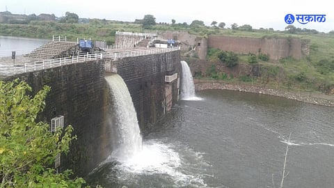 Dharashiv nar madi waterfalls of Naladurg fort began to flow Tuljapur