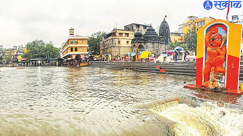 Increase in water level in Godavari river basin in Ramtirtha area.
