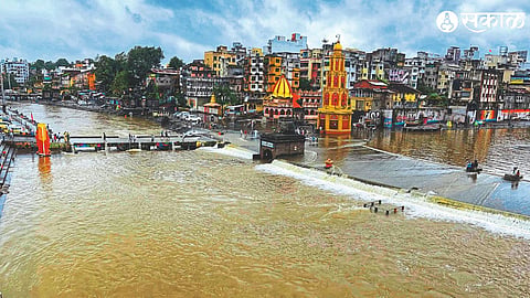 Evening increase in water level of Godavari river basin.