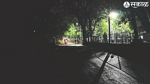 Darkness on the road near Dutt Mandir in Trimurti Chowk even when the street lamp is on.