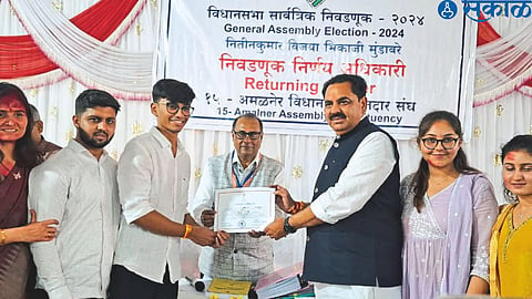 Minister Anil Patil while accepting the victory certificate from the Election Returning Officer. Jayshree Patil, a former member of the neighborhood Zilla Parishad and her family.