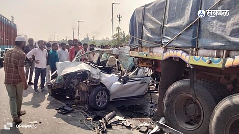 Jalna Car collides with truck from behind Four killed, two injured family cdj98