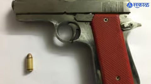 A fugitive serving a life sentence was apprehended with a pistol, and two accomplices were arrested with three additional pistols during a police raid.