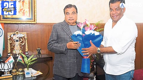 Kiran Samant meets Nitin Gadkari to discuss land acquisition issues in national highway development projects.