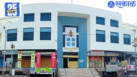 Pandharpur authorities have served notices to 5000 defaulters for a total of 14.18 crore in outstanding land dues."