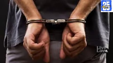 15 individuals have been accused of assaulting a journalist and stealing cash and a gold chain. The police are investigating the robbery case in Maharashtra.