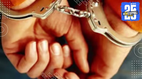 Villagers catch five women stealing jewellery; hand them over to police after thrashing.