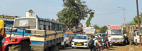 भोसरीतील आळंदी रस्त्यावर
फुगेवस्तीजवळ वाहतूक कोंडी