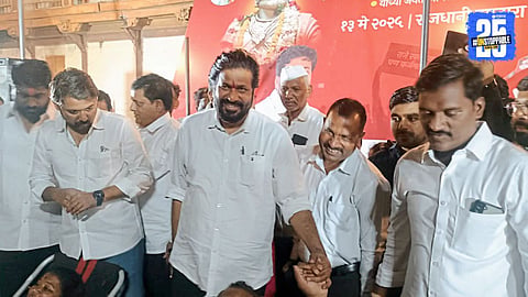 Bacchu Kadu visits Prahar blood donation camp near Minister Shivendraraje’s residence, raises voice against government policies
