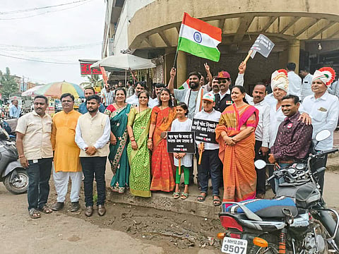 नीरेत सर्वपक्षीयांतर्फे तिरंगा यात्रा