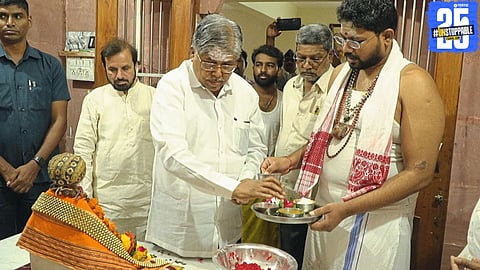 Minister Chandrakant Patil offering prayers during his visit to Baswarudha Math, recalling Appaji's contributions.
