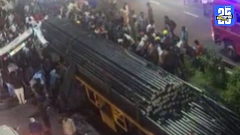Pune Accident : चांदणी चौकात लोखंडी सळयांची वाहतूक करणाऱ्या कंटेनरचा विचित्र अपघात; ड्रायव्हरसह दोन जण अडकले