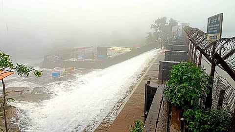 लोणावळ्यातील भुशी धरण ‘ओव्हर फ्लो’
