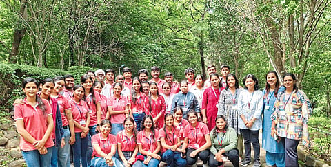 दुर्गा टेकडी येथे वृक्षारोपण उपक्रम उत्साहात