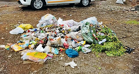 कचरा संकलन बंद; घंटागाड्याही गायब