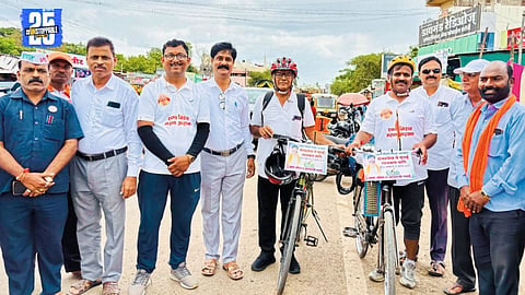 Maratha youths on cycle rally from Mangalwedha to Mumbai for reservation protest.