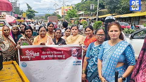 Aggressive protest by Congress women leaders in Satara; signature campaign launched against vote theft.