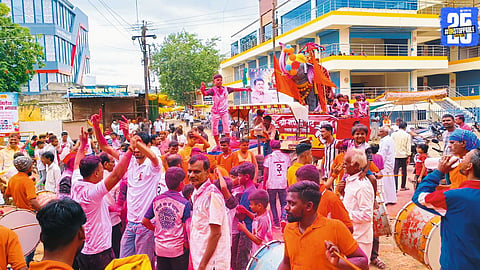 Devotees in Pathardi and Karjat bid farewell to Lord Ganesha with late-night visarjan processions."