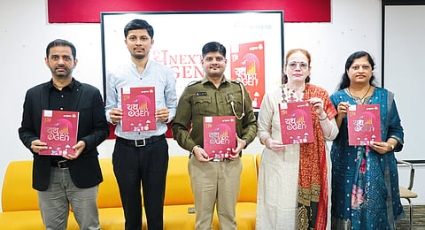 तरुणांनी ओळख निर्माण करण्यासाठी झटावे