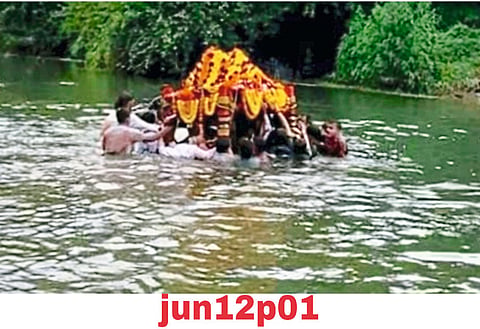 तुळजाभवानी मातेच्या पलंगाचा थक्क करणारा प्रवास