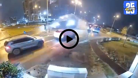 A high-speed Mercedes crashes into the road divider