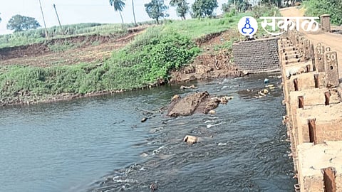 Polluted and foul-smelling water