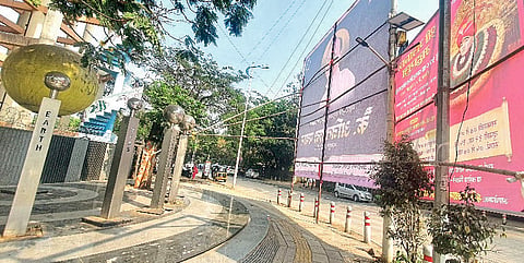 कारवाई कागदावर; अनधिकृत जाहिरातबाजी ढीगभर