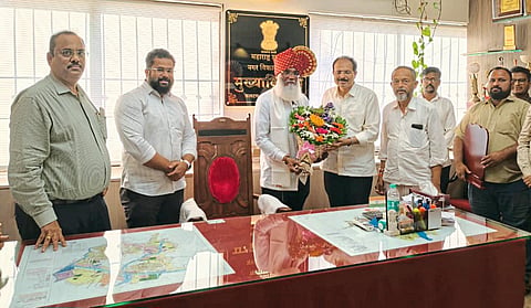 आसू - मुश्ताक अहमद अब्दुललतिफ महात शासकीय सेवेतून सेवानिवृत्त सत्कार