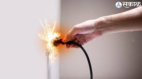 Worker Dies Due to Electric Shock