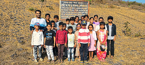 परिसर भेटीतून विद्यार्थ्यांनी घेतला पर्यावरणाचा प्रत्यक्ष अनुभव.