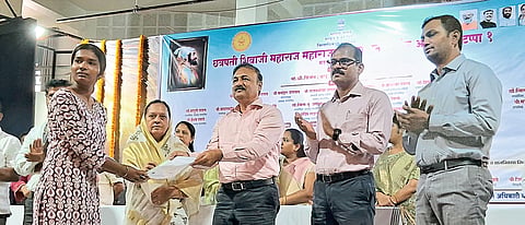 शेतकऱ्यांच्या सुखासाठी
पाणंद रस्त्यांना प्राधान्य द्या