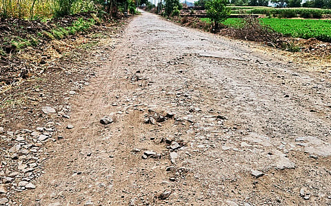 पापळवाडी-चास रस्ता कामाला
प्रशासकीय अनास्थेमुळे ''ब्रेक''