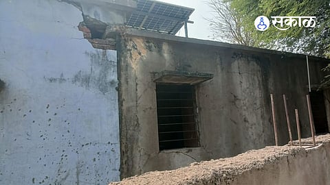 Dilapidated ZP School in Naveen Tamlur Poses Threat to Students' Lives