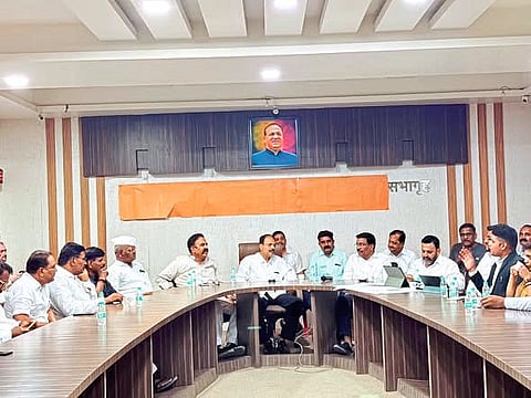 आसू : नगरपरिषद आवारात महाराणी सईबाई महाराज साहेब यांच्या पुतळ्यासह शहरात आणखी तीन महापुरुषांचे पुतळे उभारणार : नगरपरिषद बैठकीत निर्णय