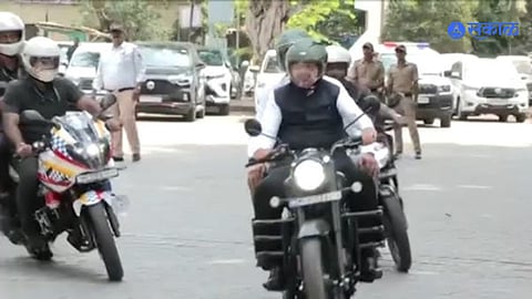 Devendra Fadnavis Bullet Ride vidhanbhavan